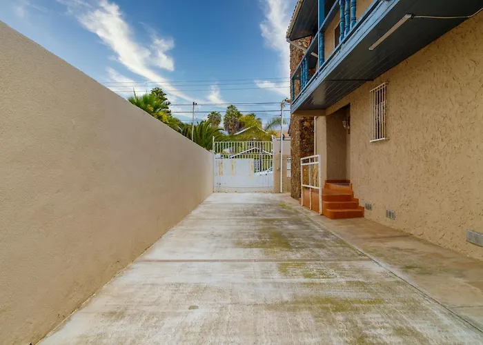 Seaside Adventure Lodging